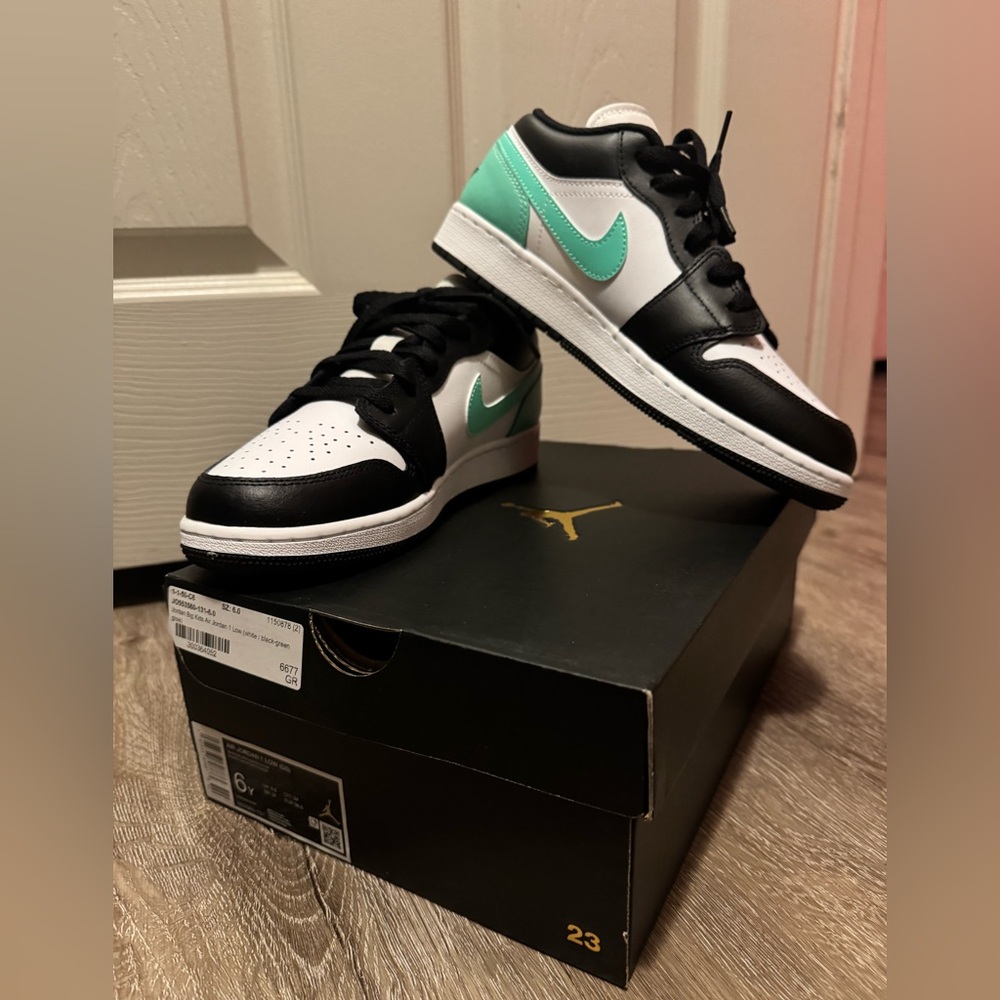 Air Jordan’s Retro Low Green Glow Kids 6Y or woman 7.5